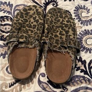 Size 8 shoes leopard print